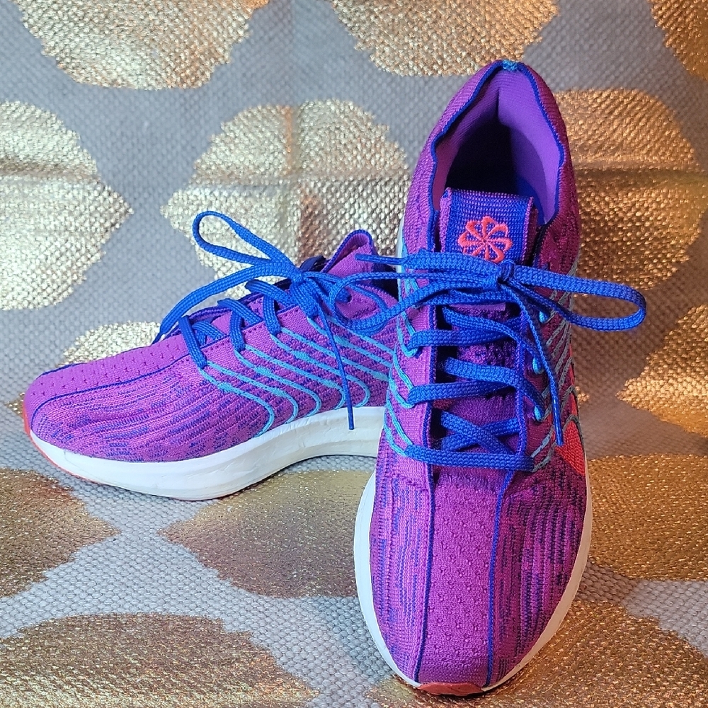 Nike Women's Purple and Blue Athletic Shoes